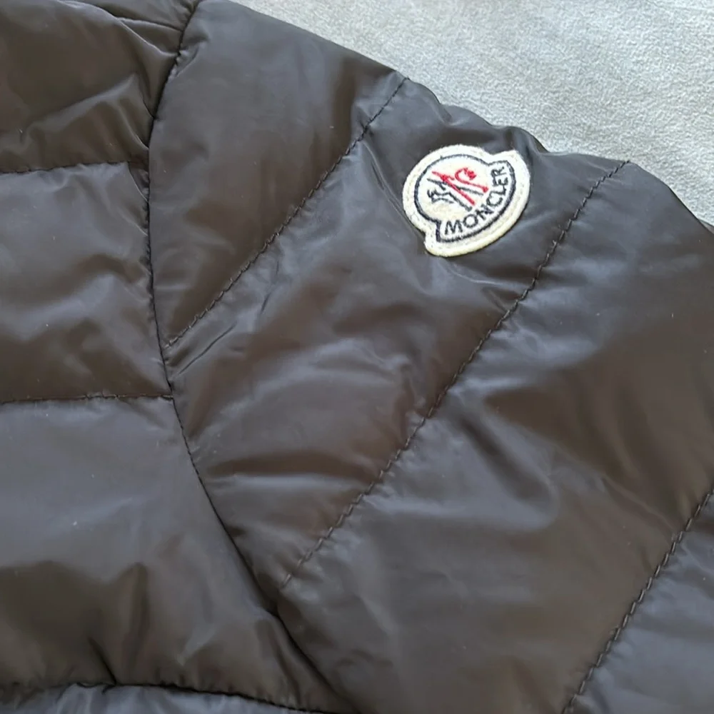 Moncler black short puffer with zip cuffs - Picture 10 of 16
